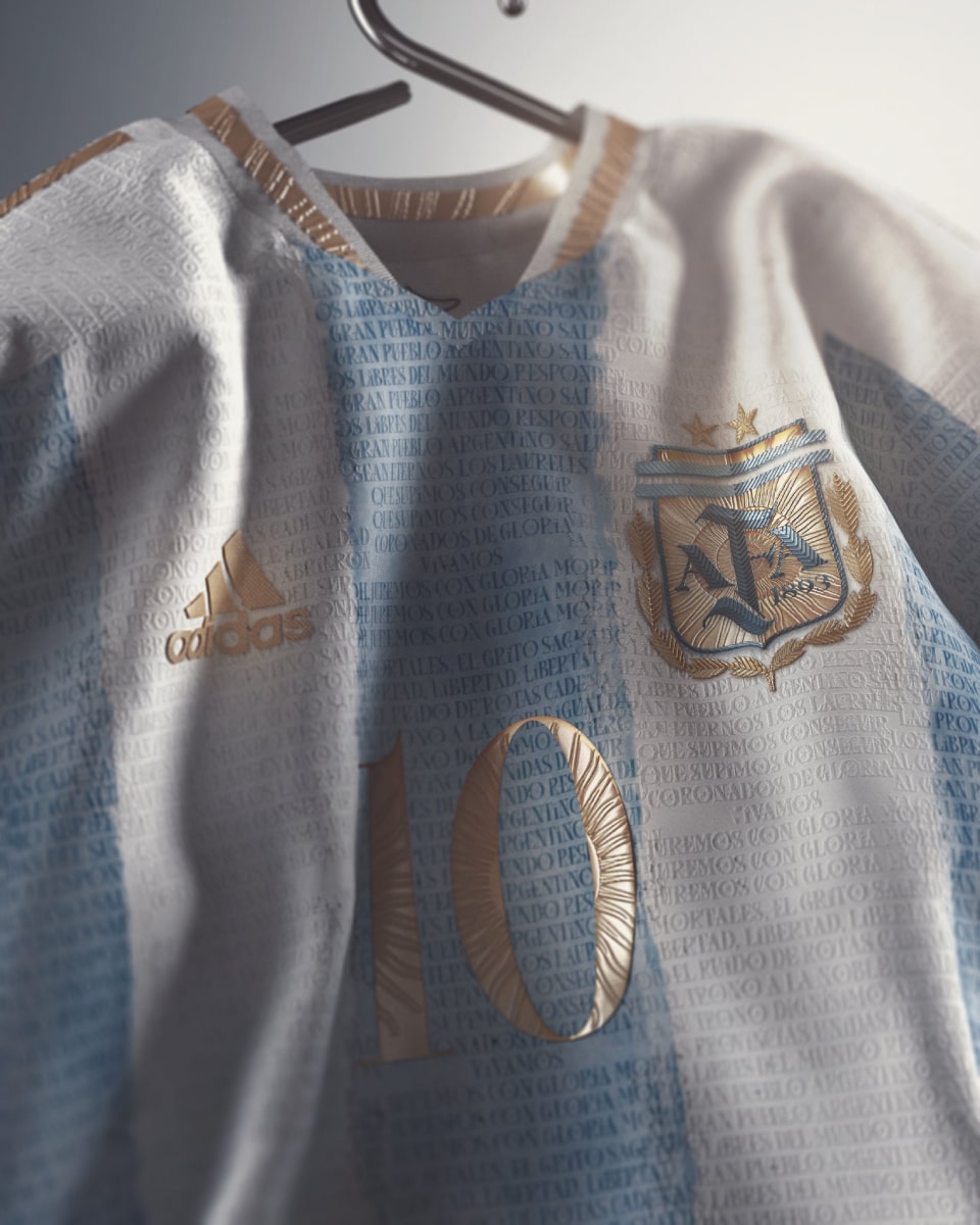 Maillot de l'Argentine comm&eacute;moratif de Maradona par Soccept.